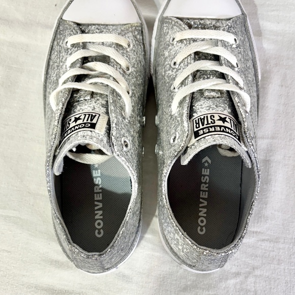 Junior Converse All-Star Chuck Taylor Silver Glitter Sparkle Low Top Sneakers - Picture 6 of 8